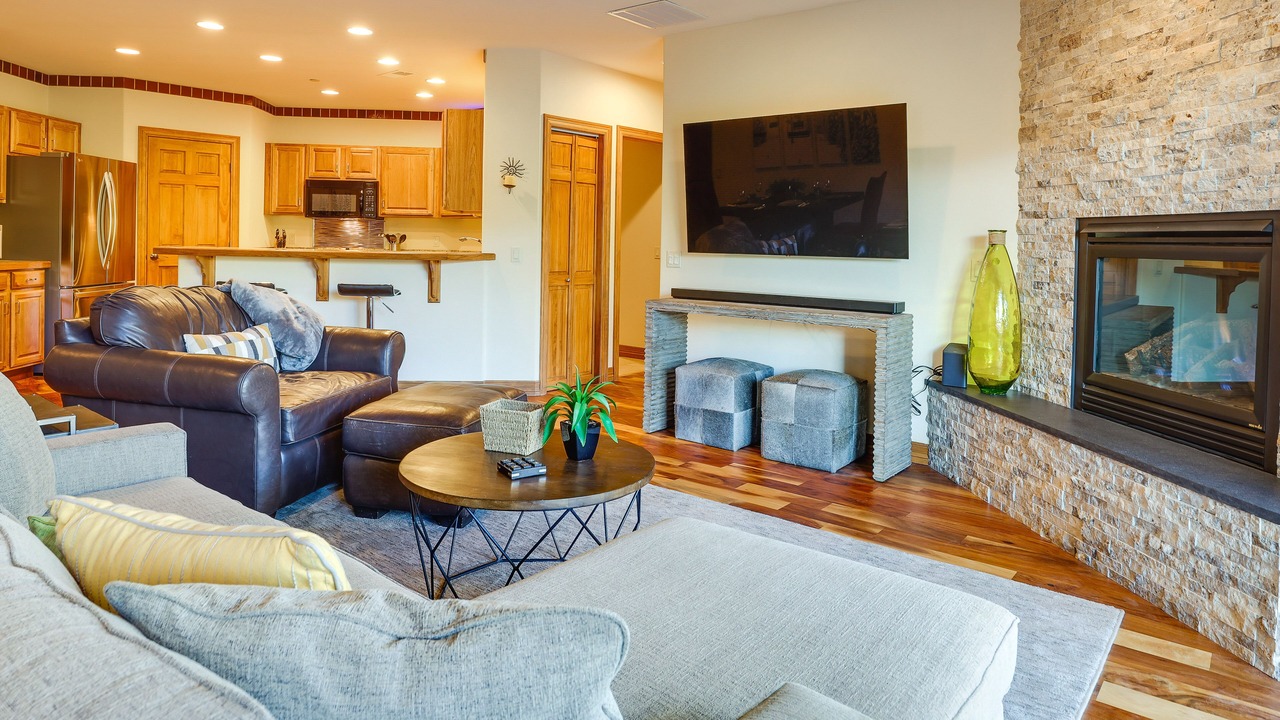 Photo of Livingroom in Edwards