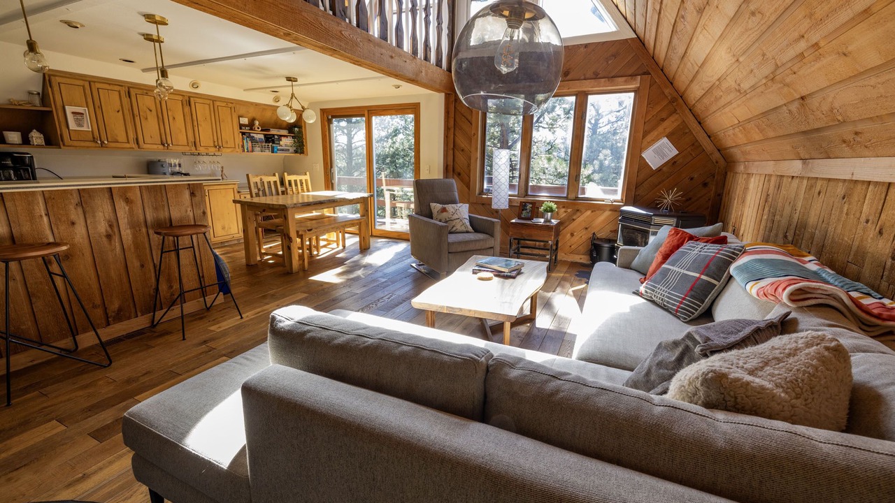 Photo of Livingroom in Evergreen