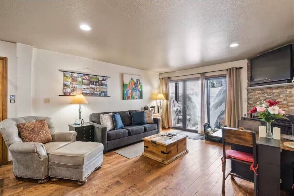 Photo of Livingroom in Columbine Lake