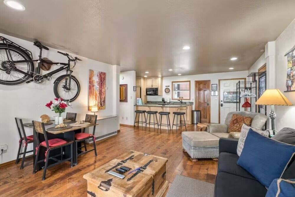 Photo of Livingroom in Columbine Lake