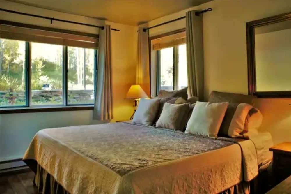 Photo of Bedroom in Columbine Lake