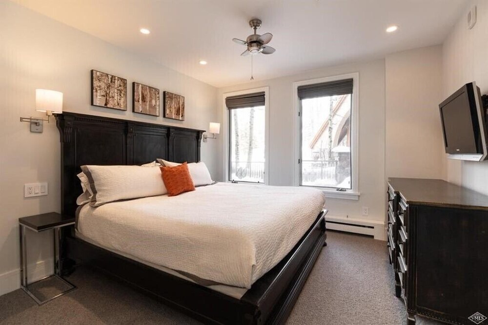 Photo of Bedroom in Highlands Townhomes