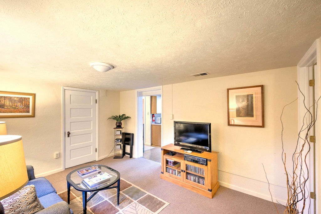 Photo of Livingroom in Lincoln Park