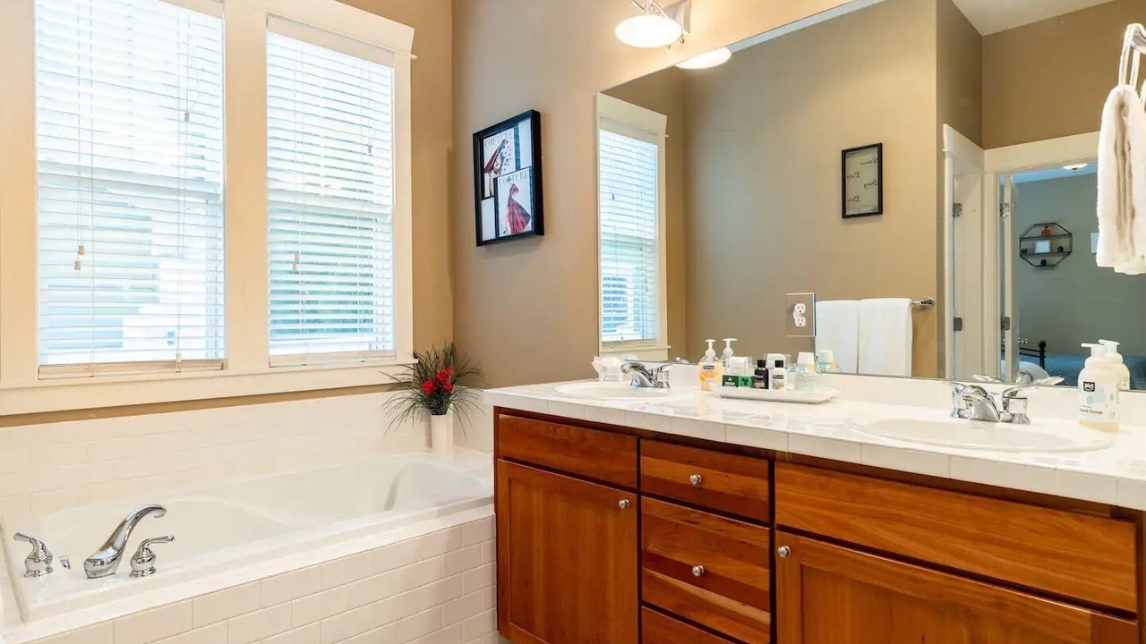 Photo of Bathroom in North Central Westminster