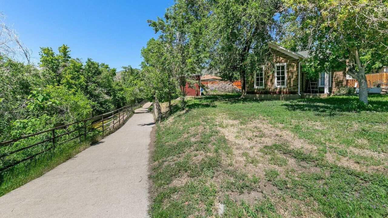 Photo of Outdoor in Golden