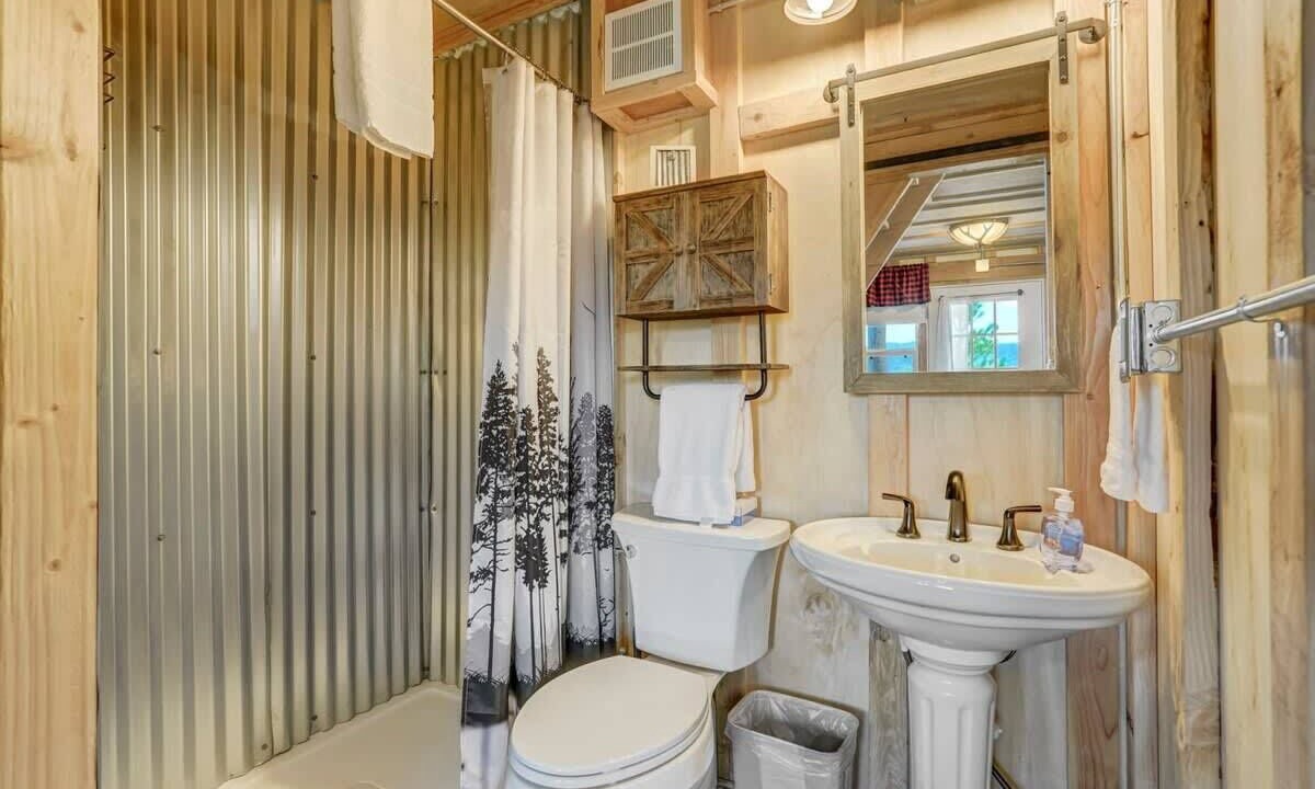 Photo of Bathroom in Larkspur