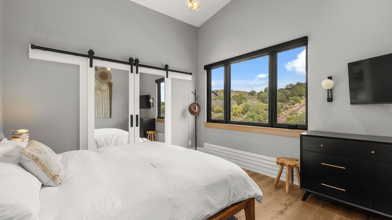 Photo of Bedroom in Missouri Heights