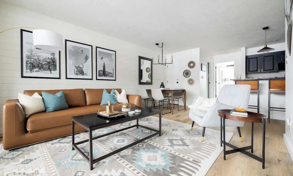 Photo of Livingroom in Lakeside Village
