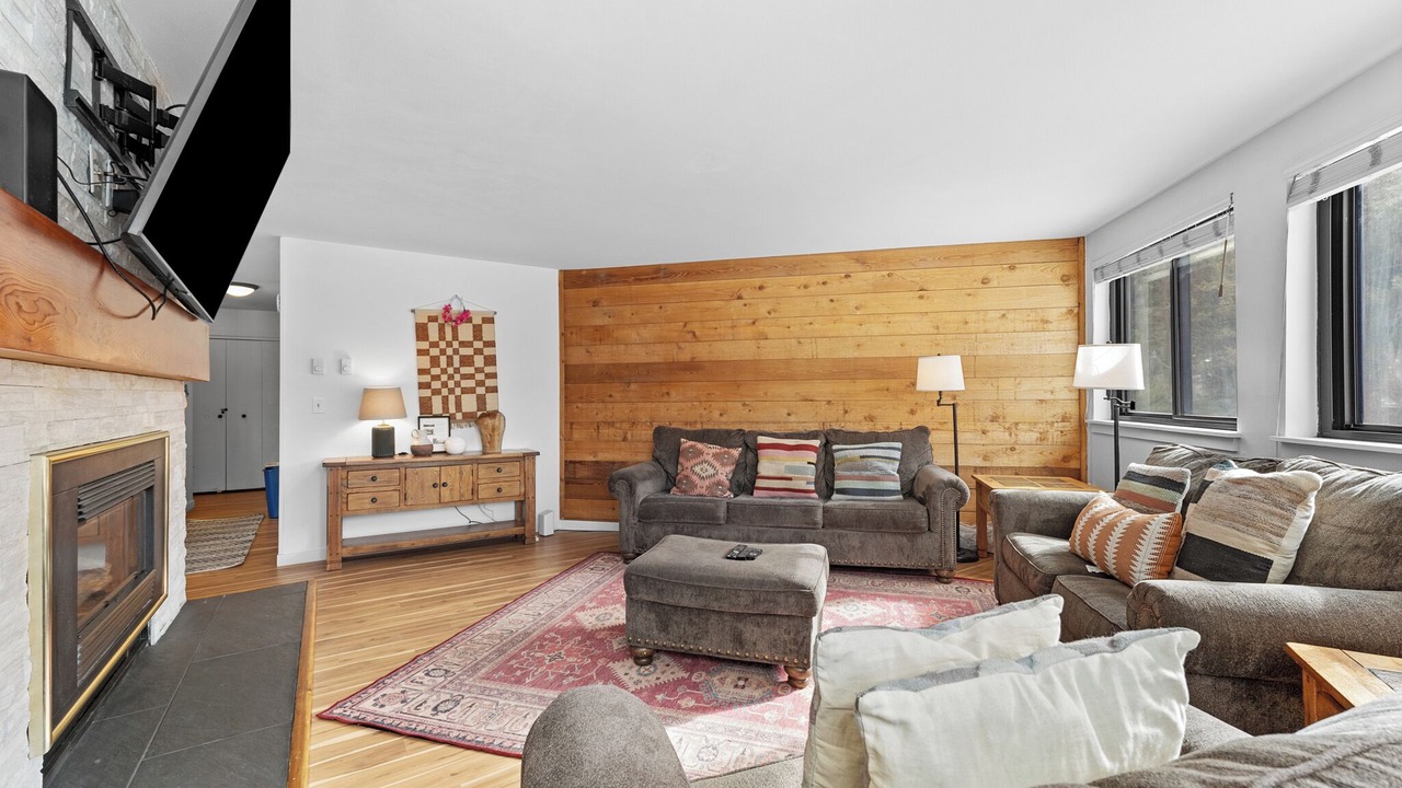 Photo of Livingroom in Lakeside Village
