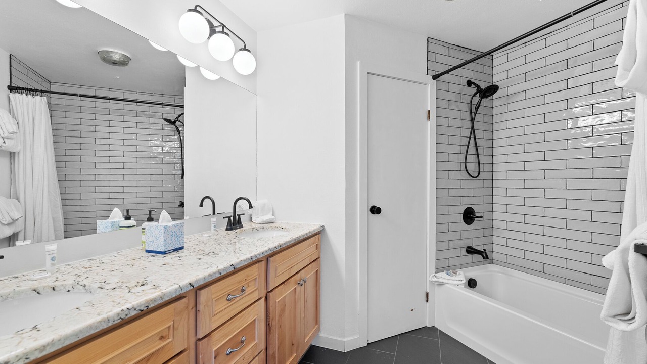 Photo of Bathroom in Lakeside Village