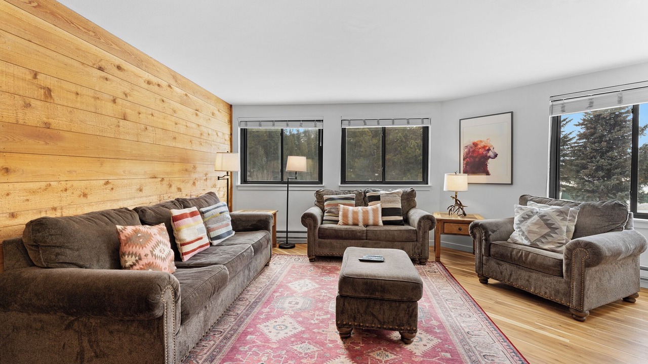 Photo of Livingroom in Lakeside Village