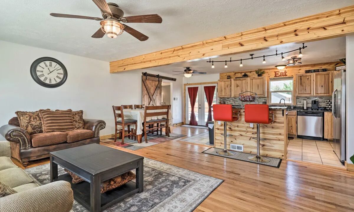 Photo of Livingroom in Canon City