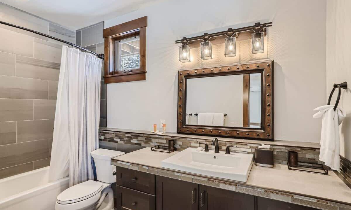 Photo of Bathroom in Three Peaks