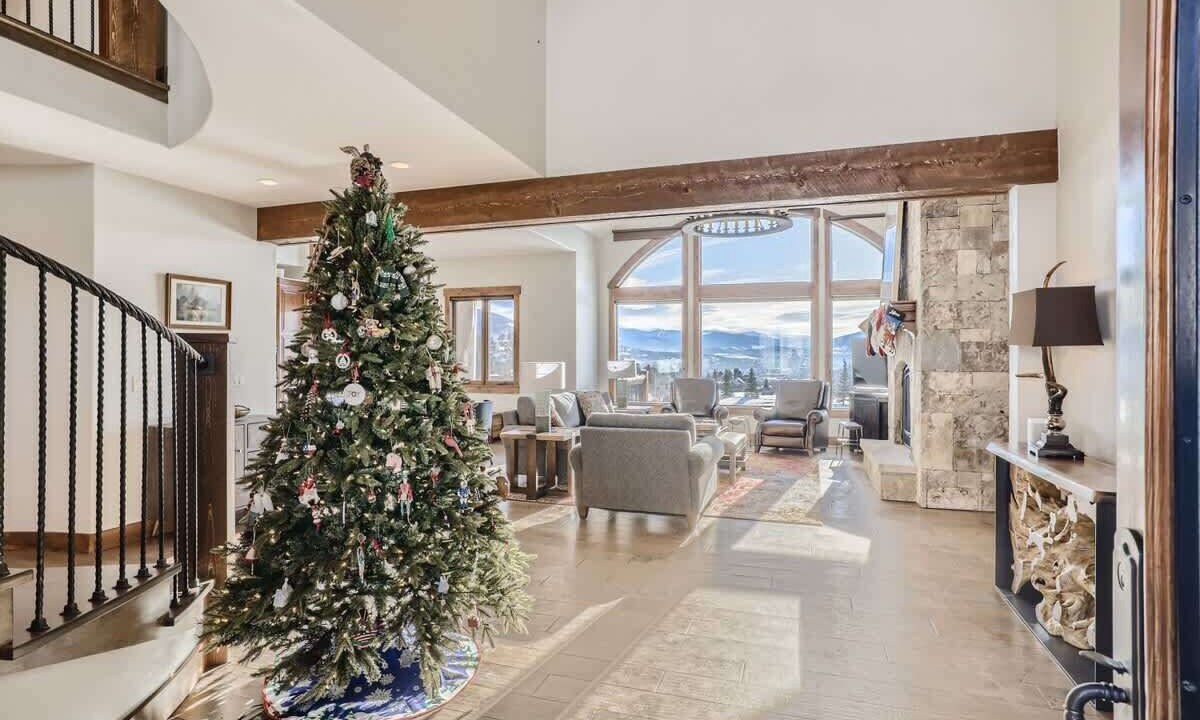 Photo of Livingroom in Three Peaks
