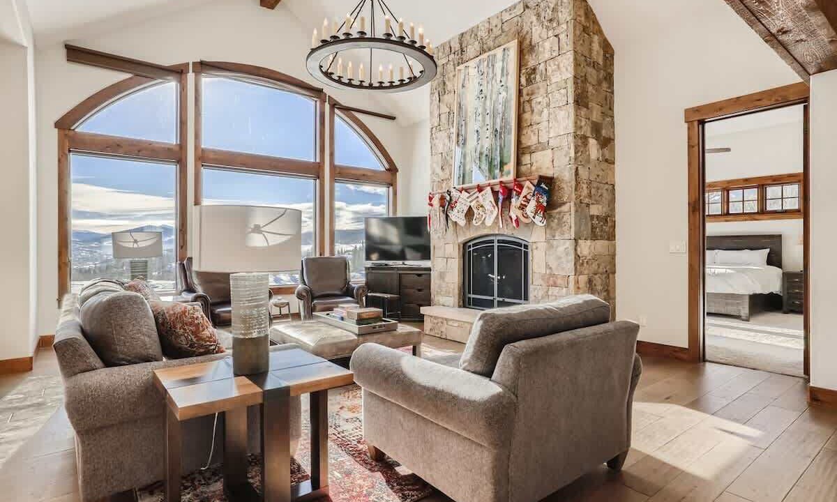 Photo of Livingroom in Three Peaks