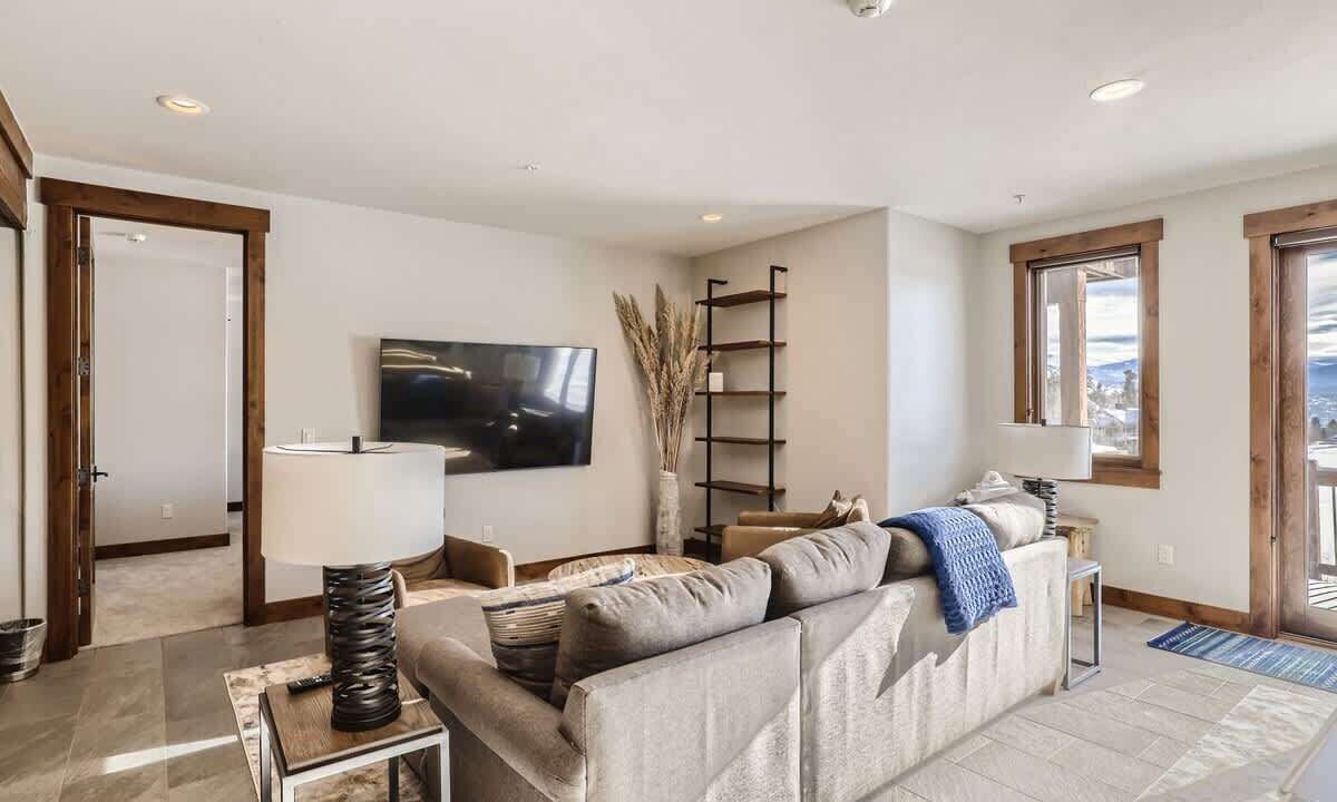 Photo of Livingroom in Three Peaks