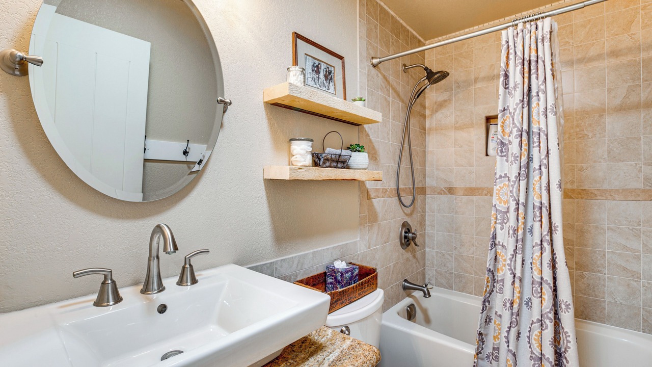 Photo of Bathroom in Palisade