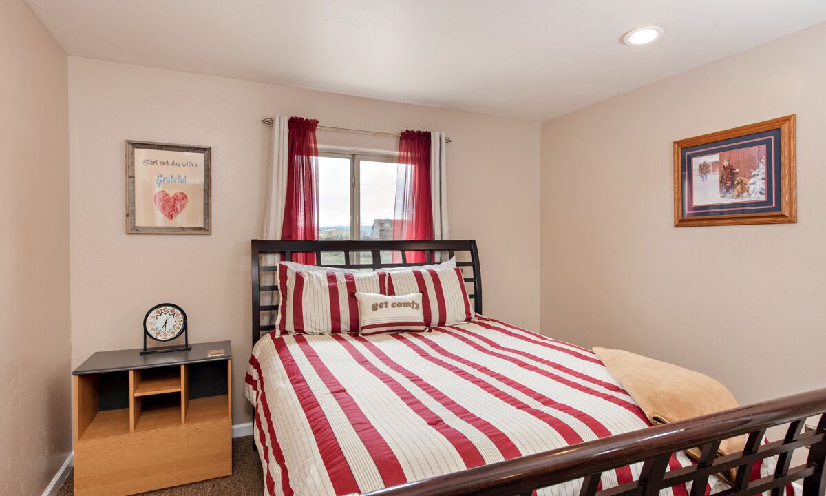 Photo of Bedroom in Glenwood Springs