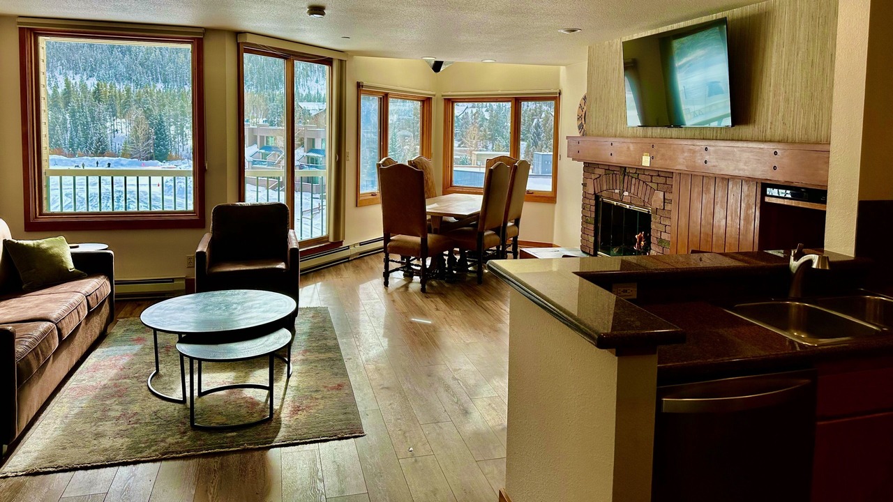Photo of Livingroom in Lakeside Village