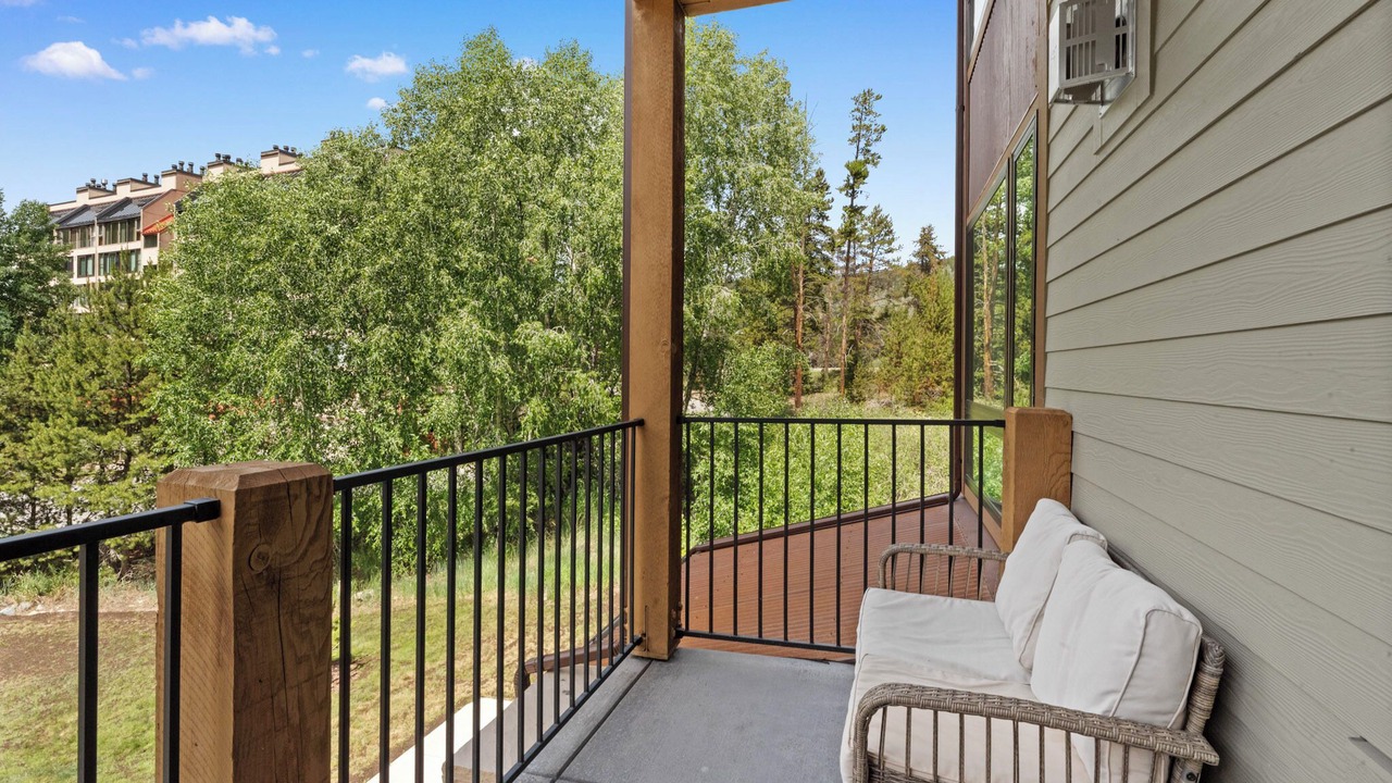 Photo of Patio Balcony in Lakeside Village