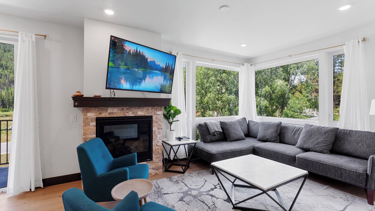 Photo of Livingroom in Lakeside Village