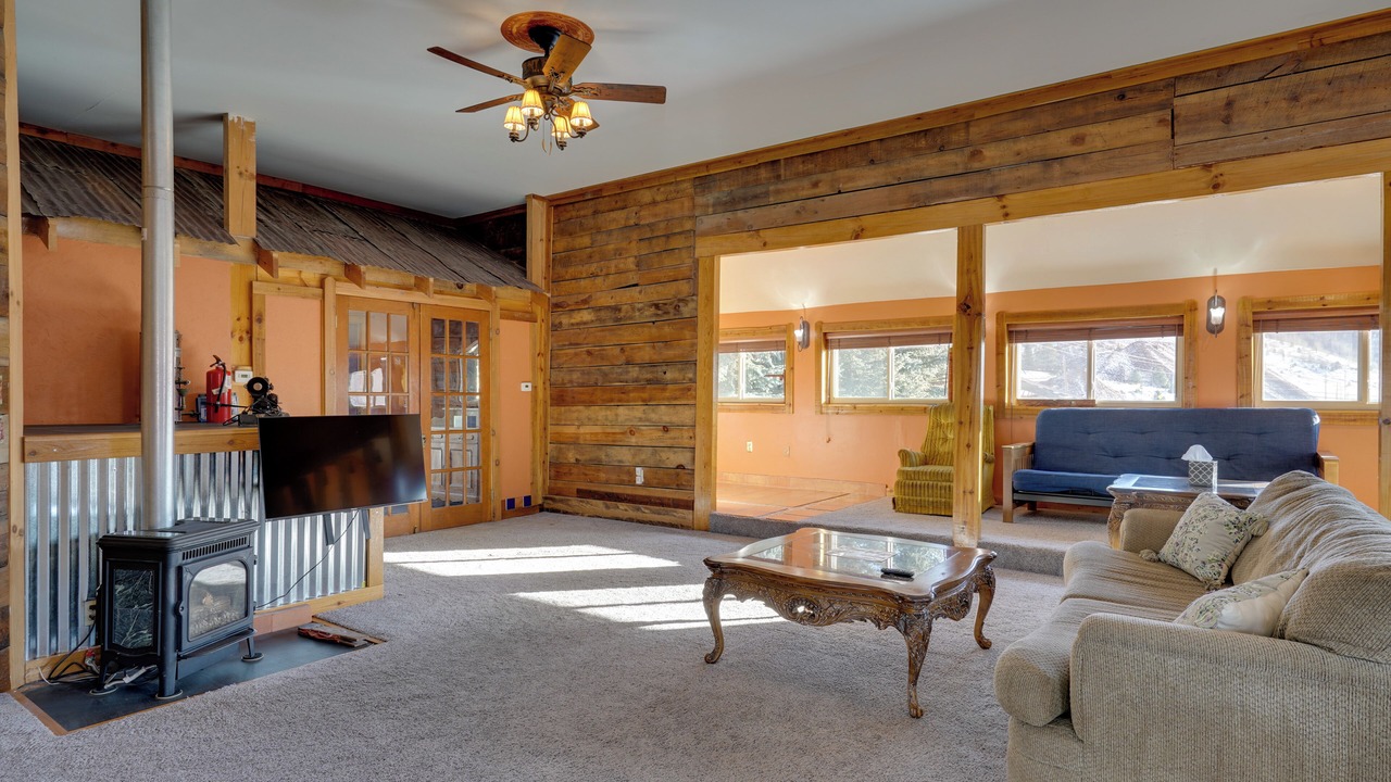 Photo of Livingroom in Victor