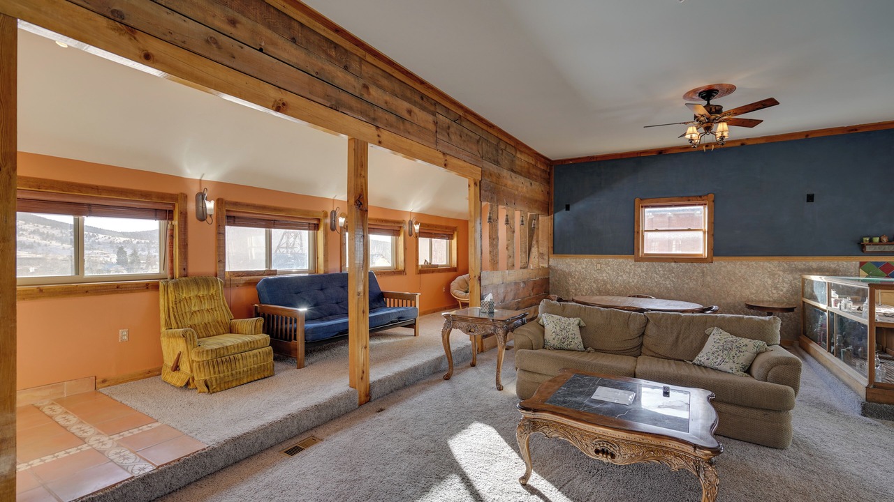 Photo of Livingroom in Victor