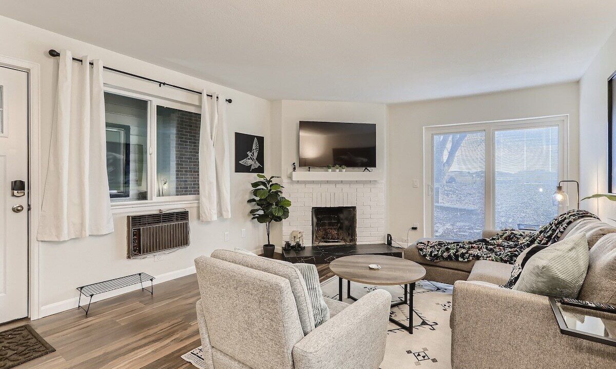 Photo of Livingroom in Aurora