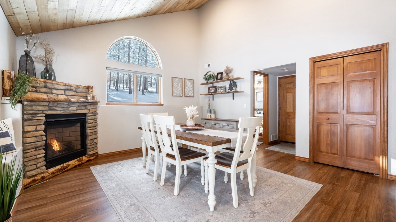 Photo of Livingroom in Bailey