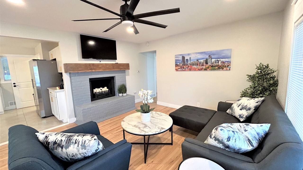 Photo of Livingroom in Dupont