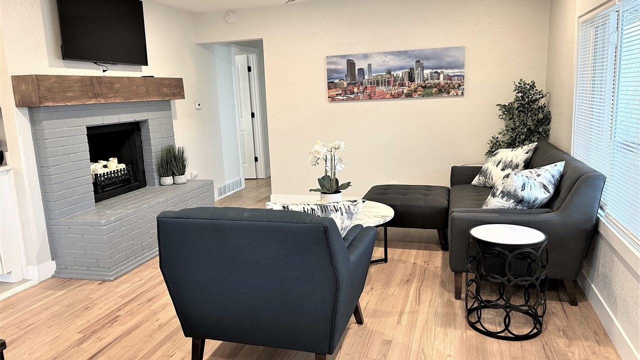 Photo of Livingroom in Dupont