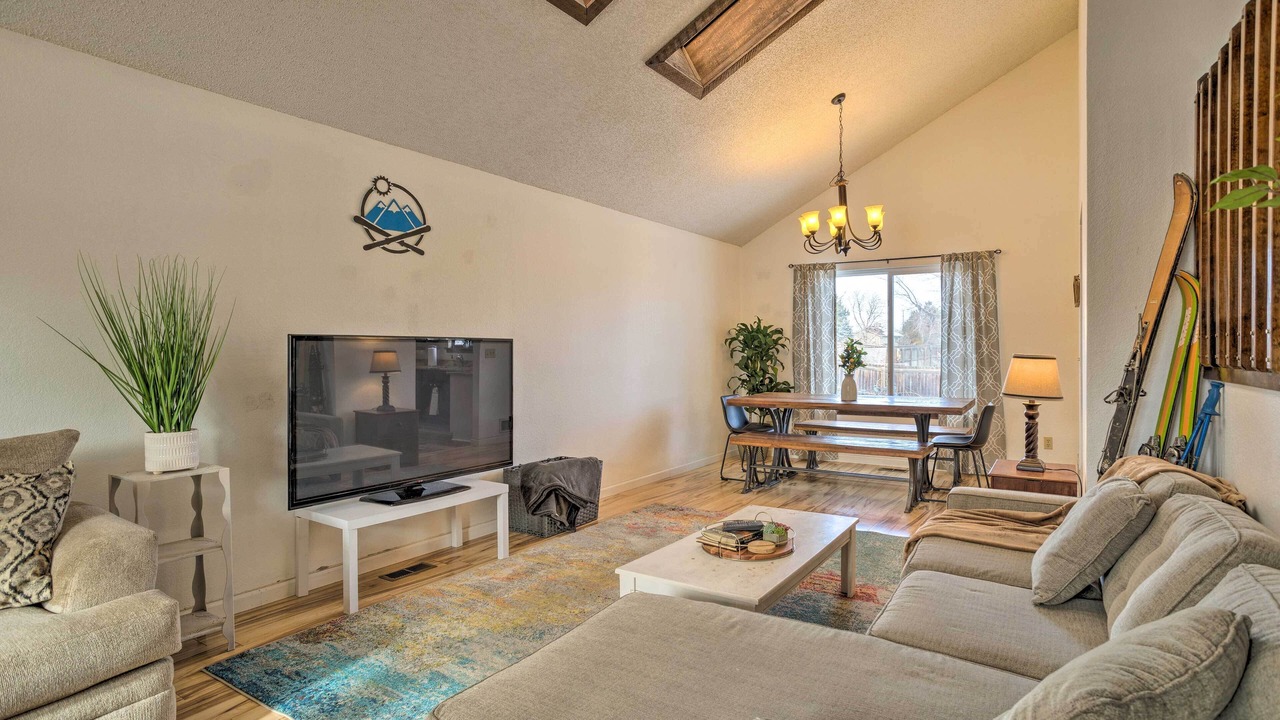 Photo of Livingroom in Aurora
