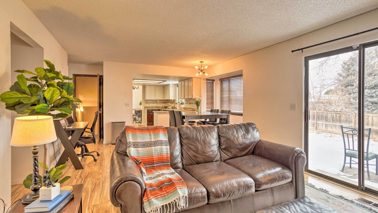 Photo of Livingroom in Aurora