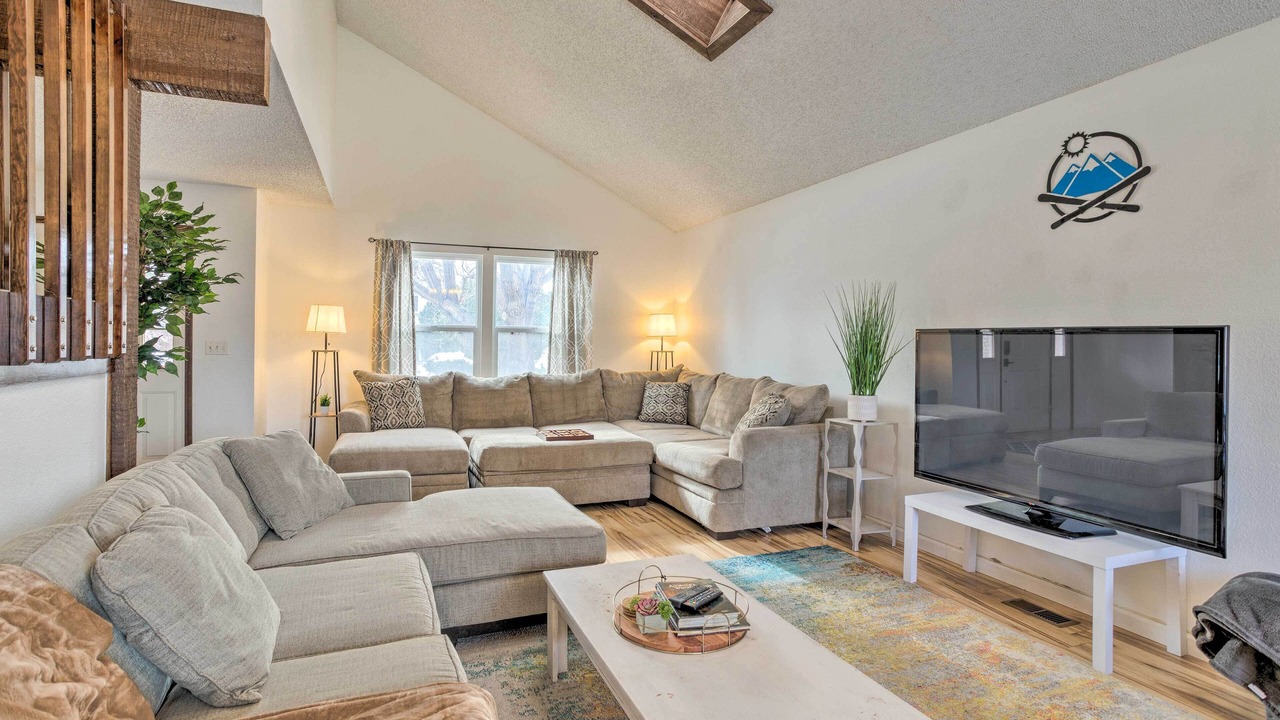 Photo of Livingroom in Aurora