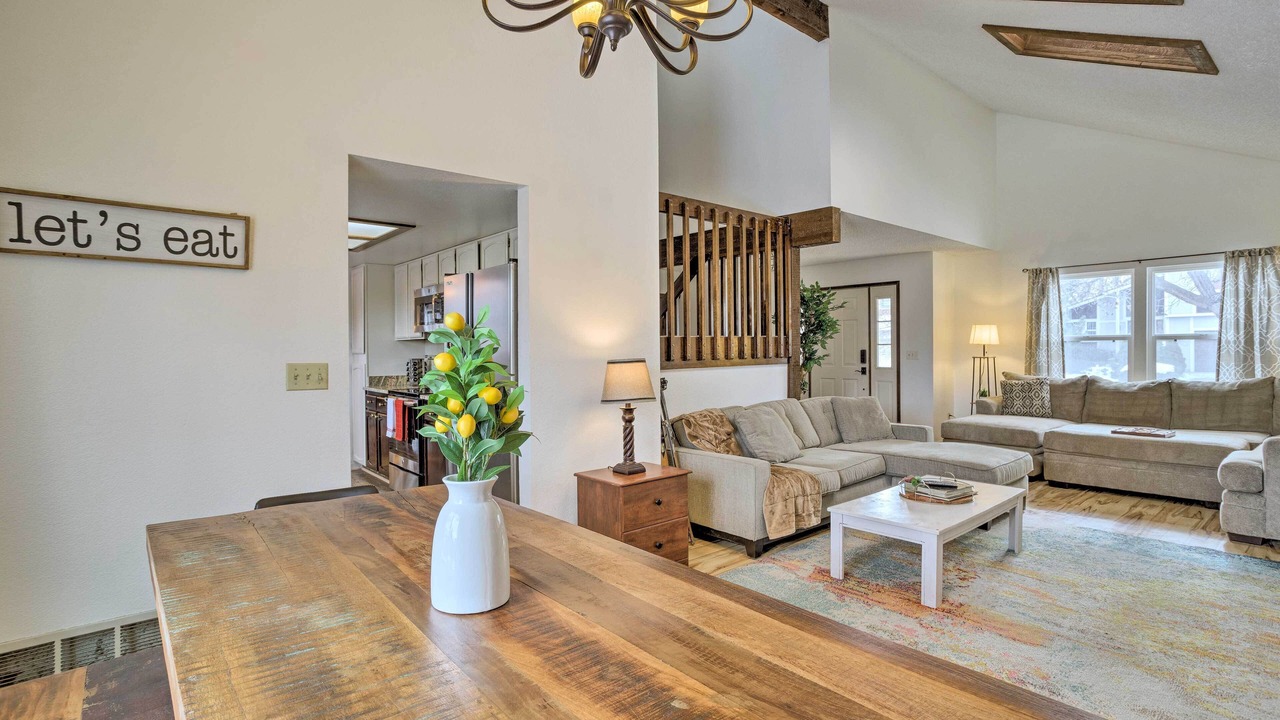 Photo of Livingroom in Aurora