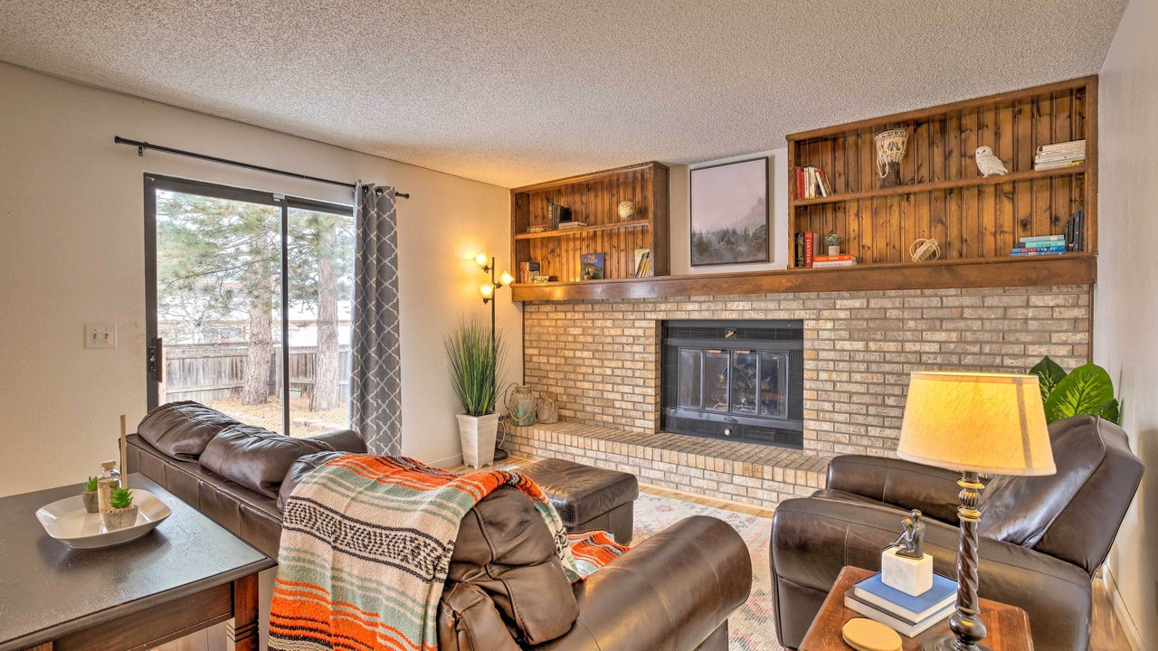 Photo of Livingroom in Aurora