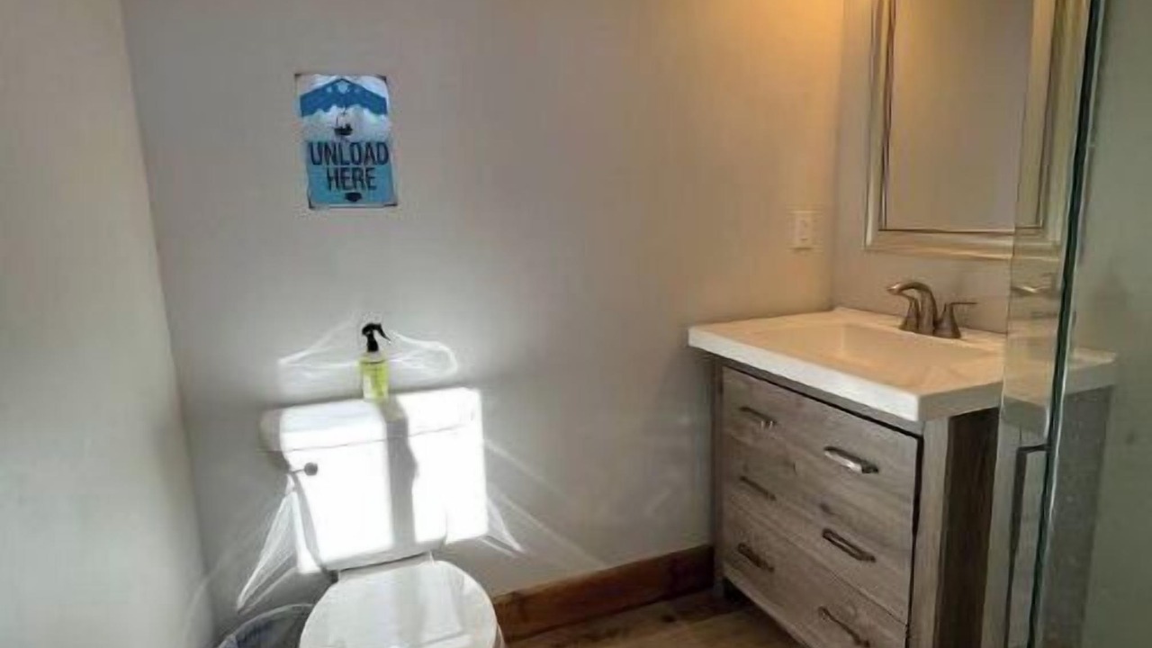 Photo of Bathroom in Columbine Lake