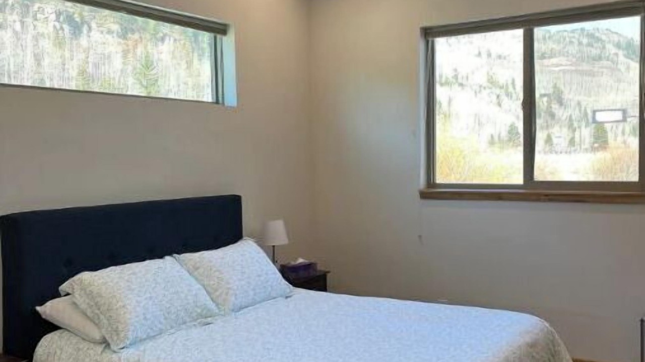 Photo of Bedroom in Columbine Lake