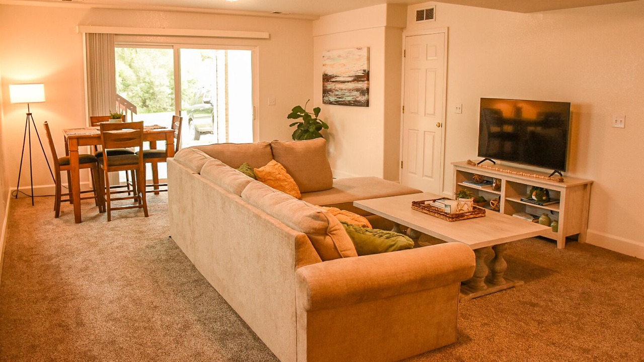 Photo of Livingroom in Jefferson Gardens