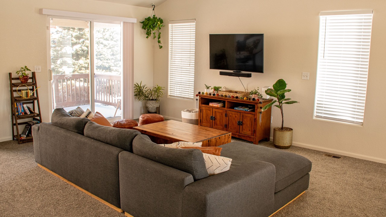 Photo of Livingroom in Jefferson Gardens