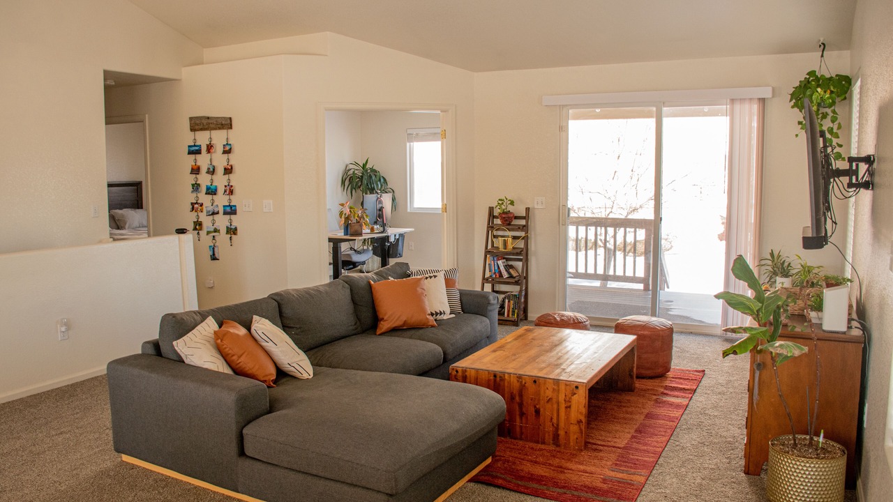 Photo of Livingroom in Jefferson Gardens