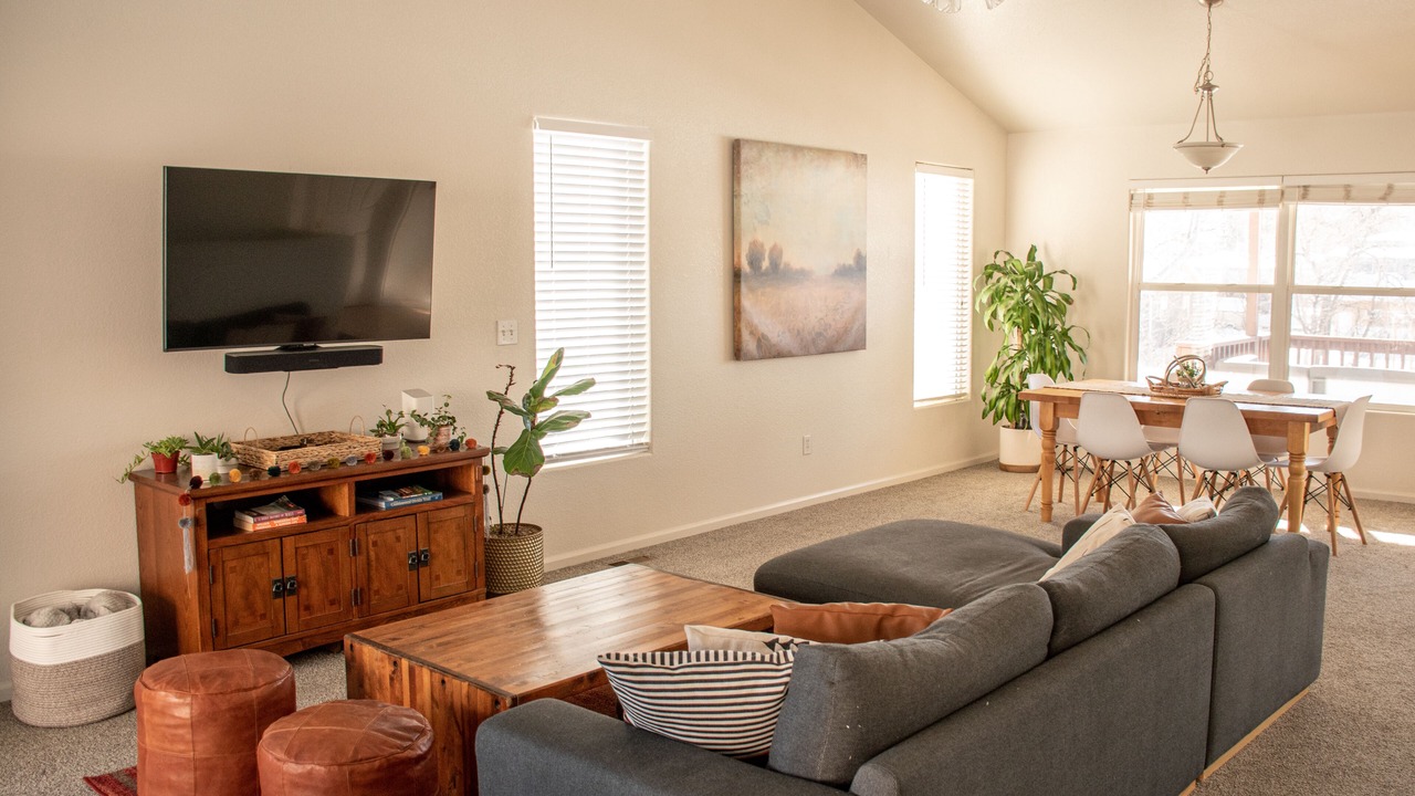 Photo of Livingroom in Jefferson Gardens