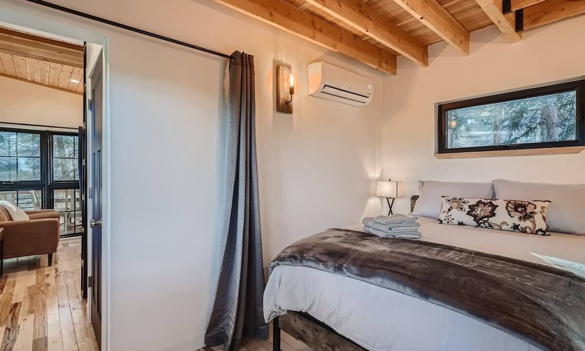 Photo of Bedroom in Indian Hills