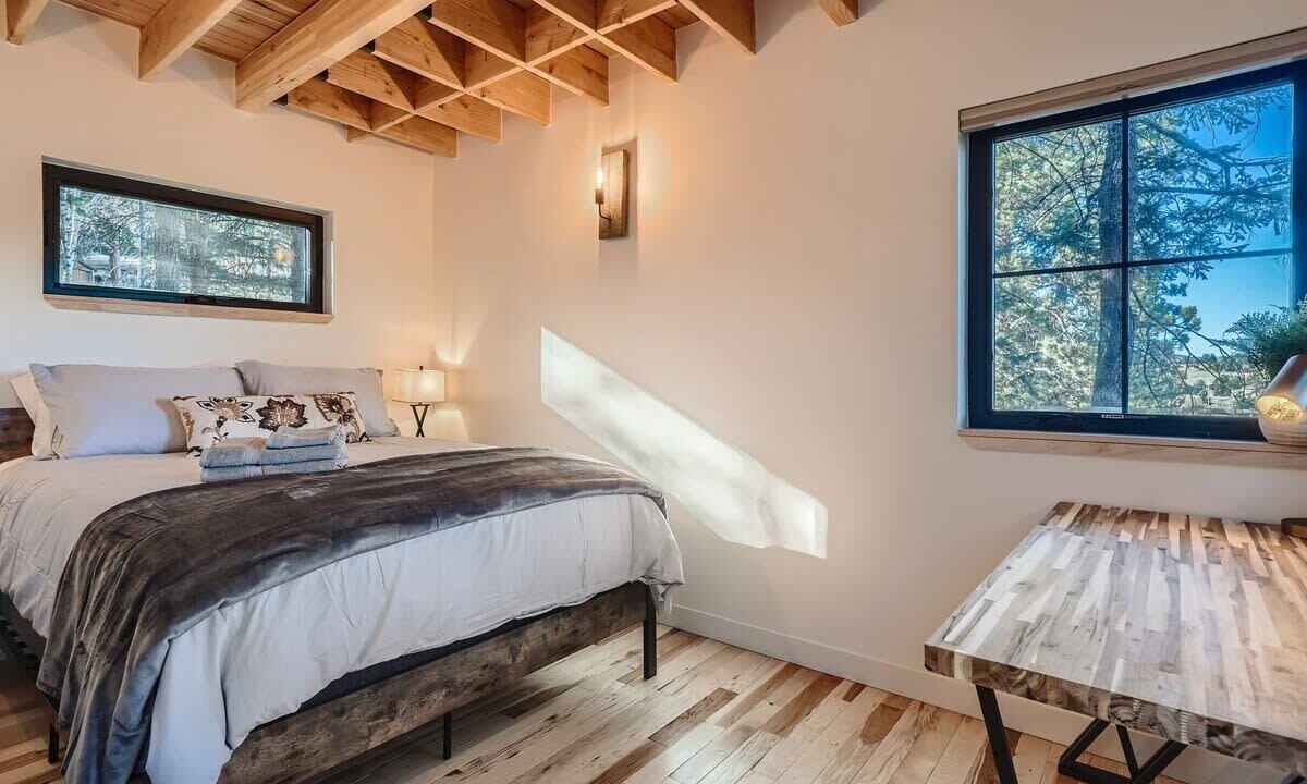 Photo of Bedroom in Indian Hills