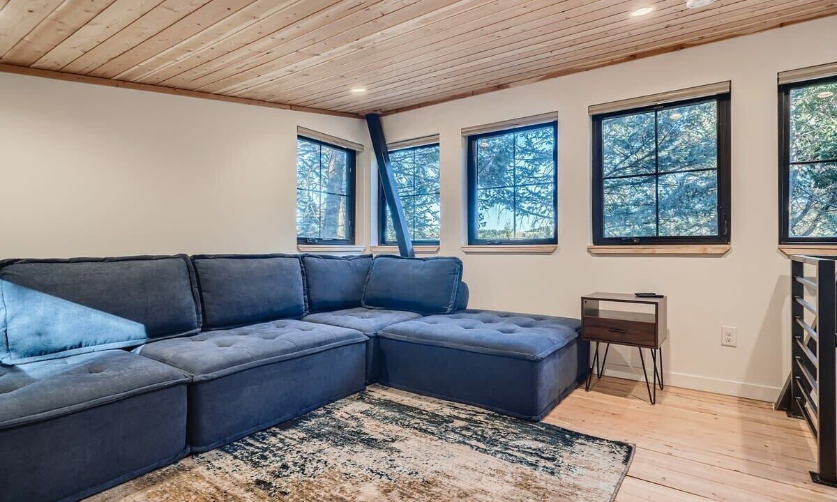 Photo of Livingroom in Indian Hills