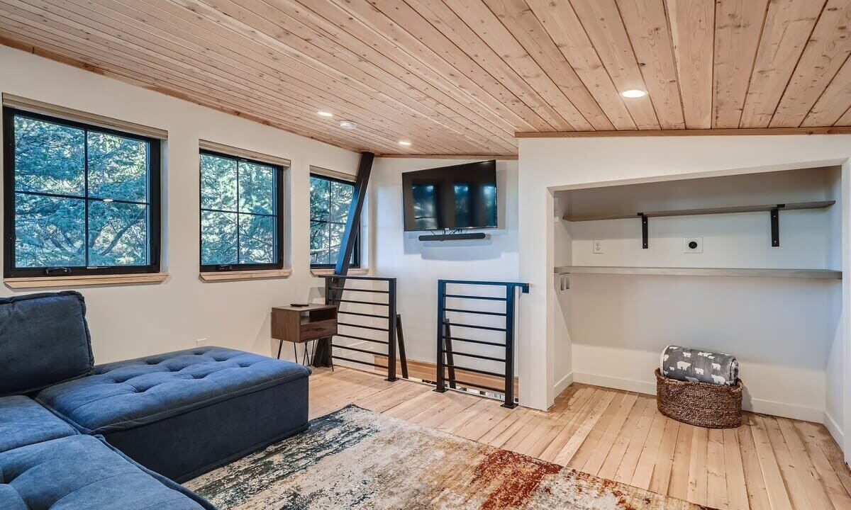 Photo of Livingroom in Indian Hills
