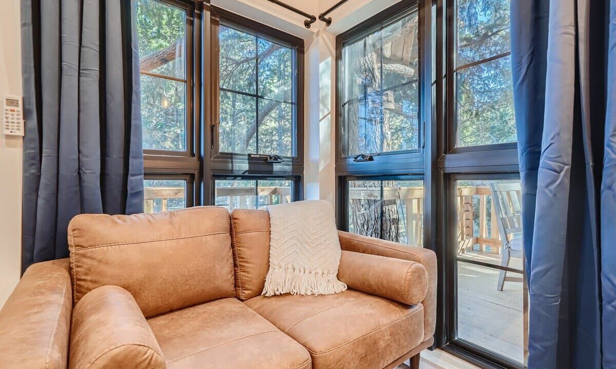 Photo of Livingroom in Indian Hills