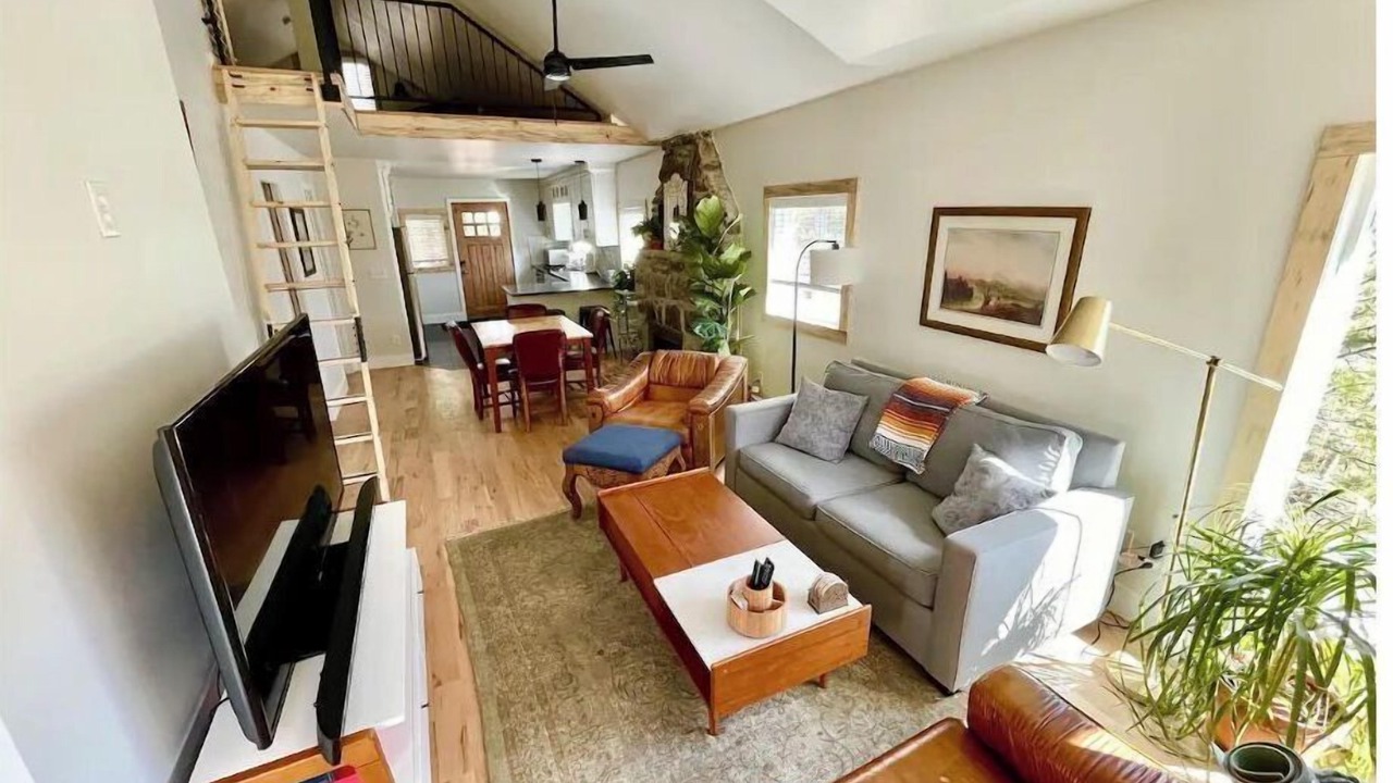 Photo of Livingroom in Evergreen