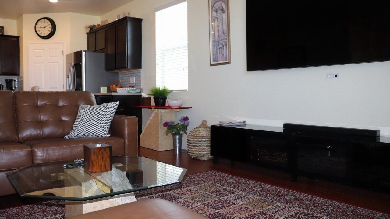 Photo of Livingroom in Dupont