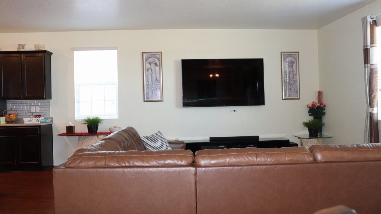 Photo of Livingroom in Dupont